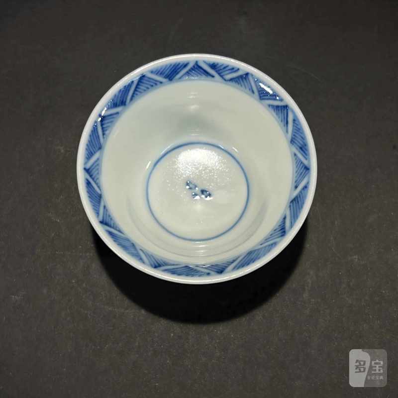 清 青花人物纹杯 - 图2